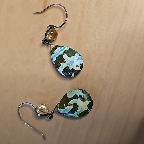 Solvertoned green stone fishhook earrings - Picture 3 of 6
